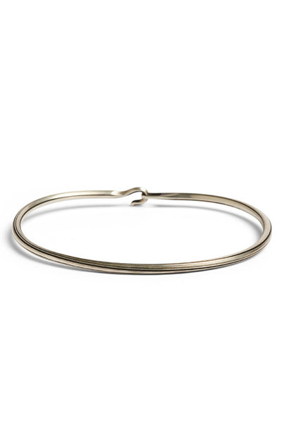 Armband m2399-bangle-side-hook-groove, Werkstatt Muenchen