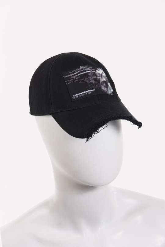Capy UA01S26 black with print, Isabel Benenato